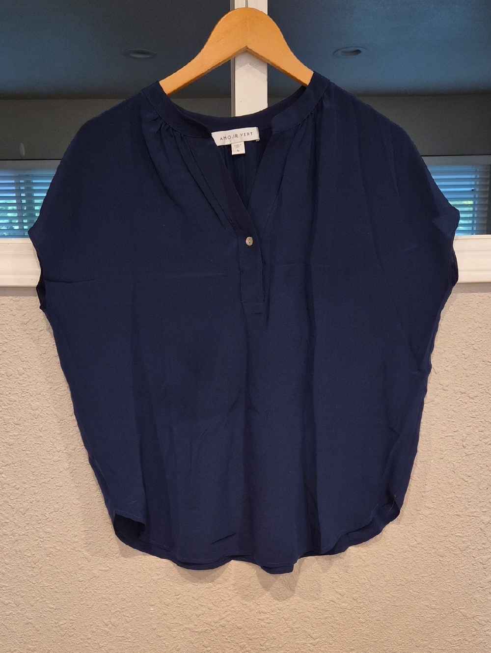 Amour Vert Navy Short Sleeve Split V-Neck Blouse Sz. Women's M